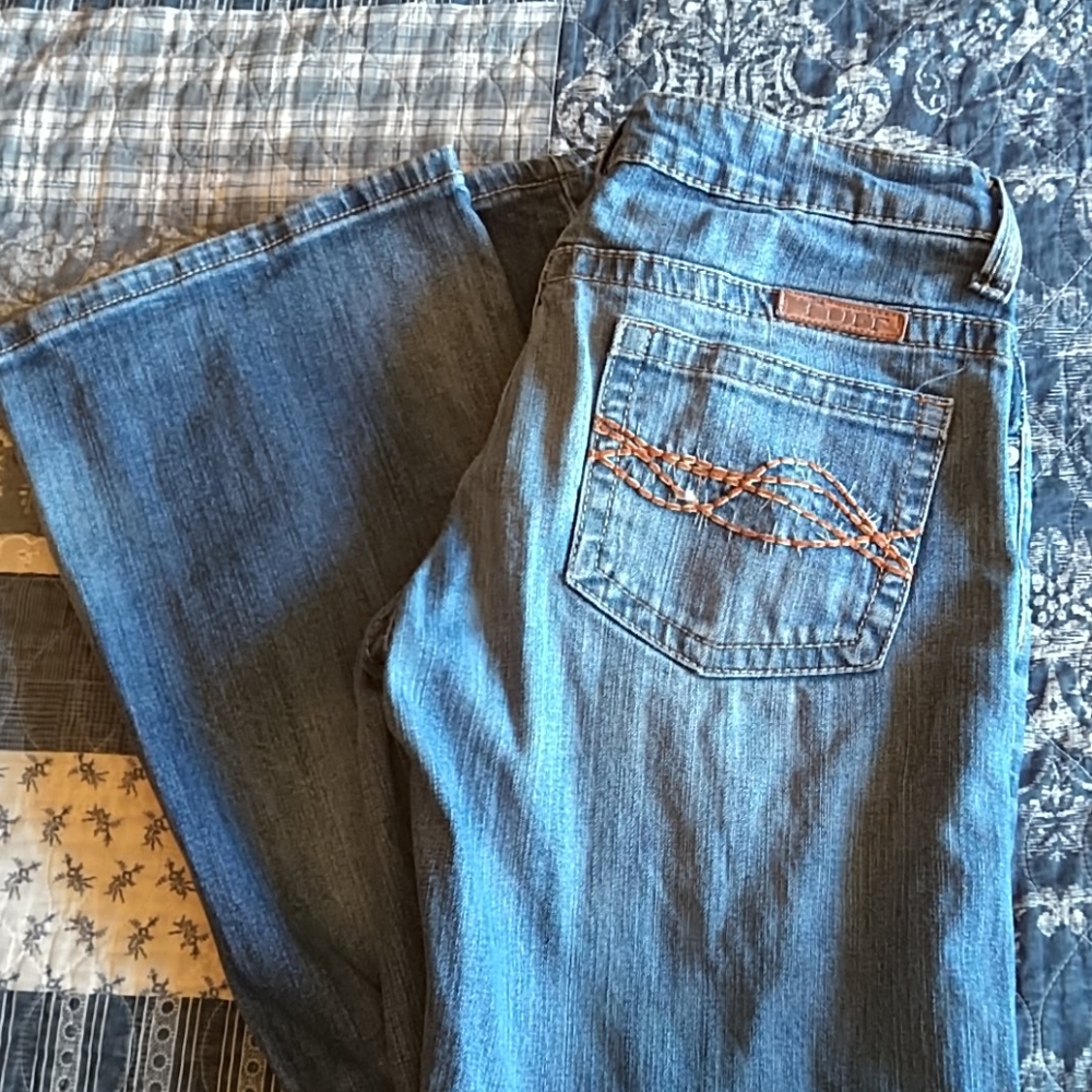 Cowgirl Tuff 27/33 Like New